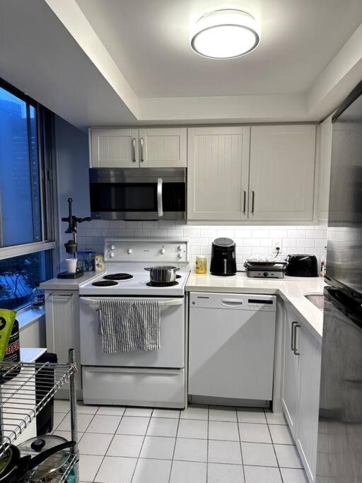 Best Location In Downtown- Walking To Eaton Centre, Nathan Phillips Square, Yonge-Dundas, Ikea,Transit Toronto Kültér fotó